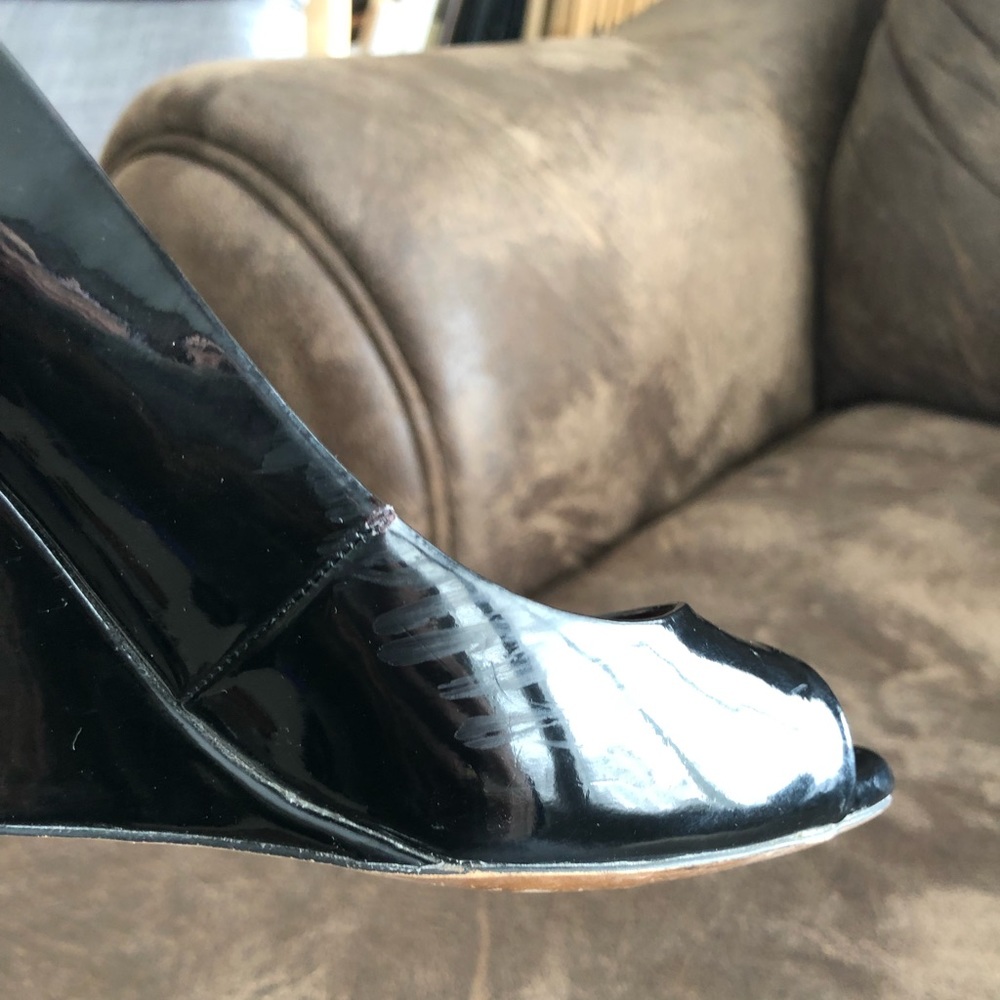 ALDO -7.5- Pretty Patent Peep Toe Wedge Heel in black - Picture 12 of 13